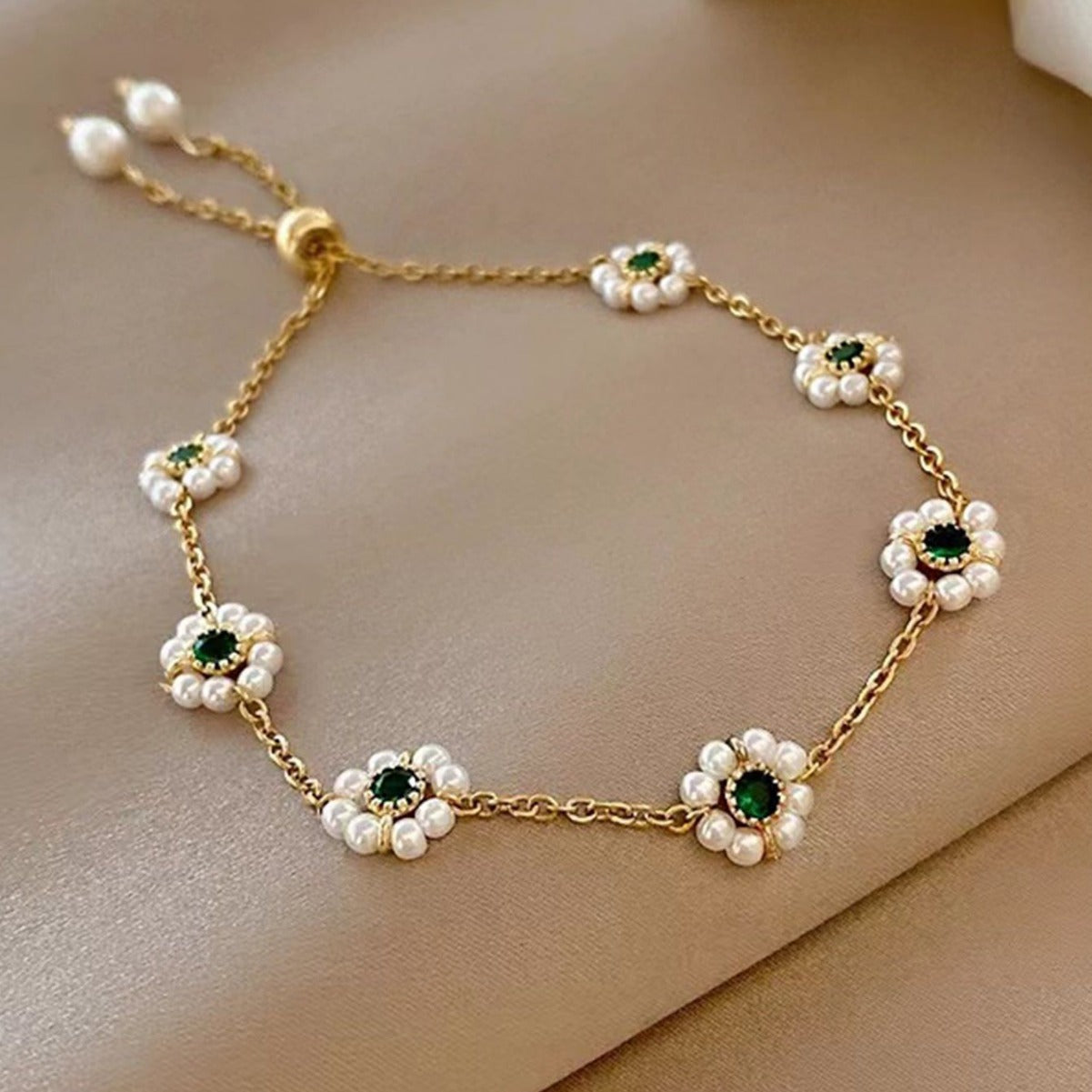 Daisy Pearl Bracelet - Dainty Flower Chain Bracelet with White Pearl Centers