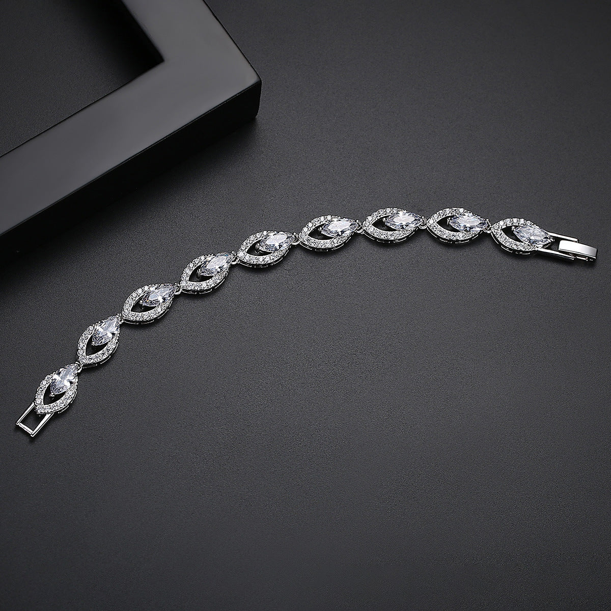 Infinity Link Bracelet - Crystal Pavé Twist Chain Bracelet