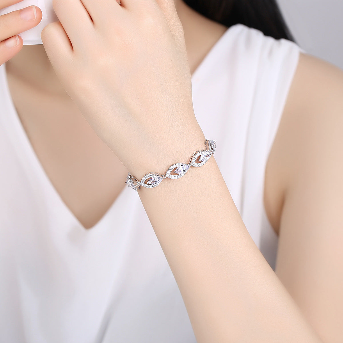 Infinity Link Bracelet - Crystal Pavé Twist Chain Bracelet