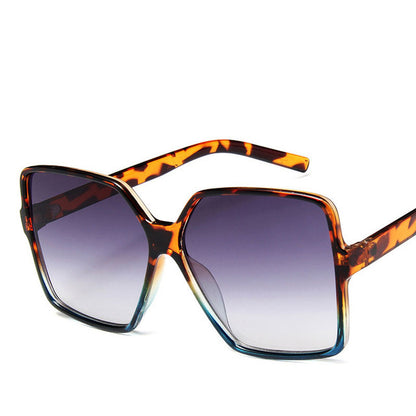 Retro Square Frame Sunglasses - Bold Oversized Sunglasses with UV400 Protection