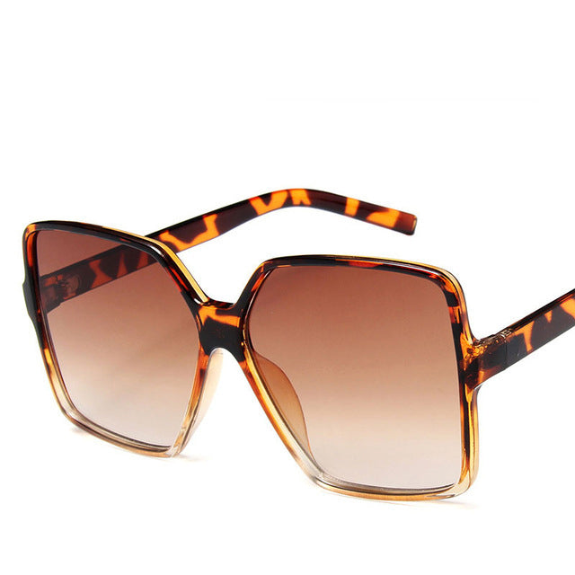 Retro Square Frame Sunglasses - Bold Oversized Sunglasses with UV400 Protection